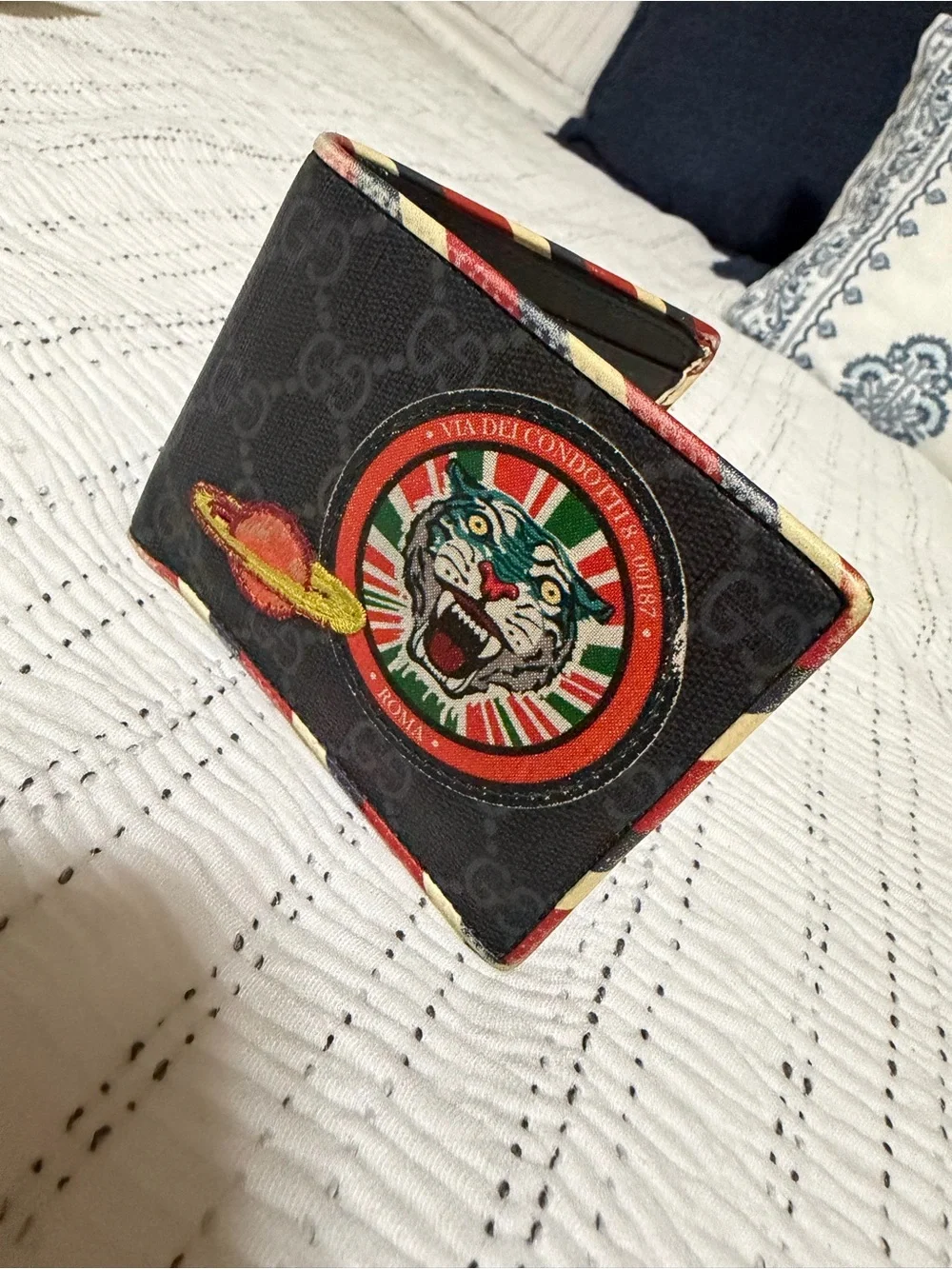 Gucci GG Supreme wallet with Colorful Tiger Emblem